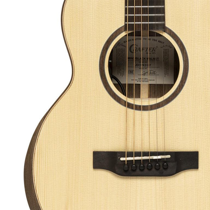 Crafter MINO BK WLN E/A guitar med solid spruce top