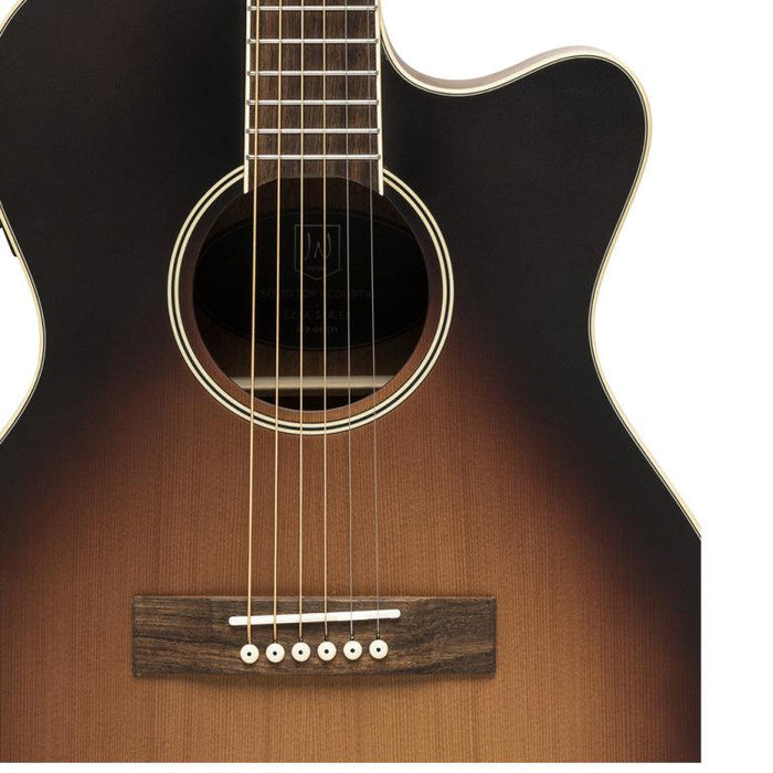J.N Guitars EZR-OMCFI Orchestra guitar m/massiv ceder dæk og Fishman Pick-Up, sunburst